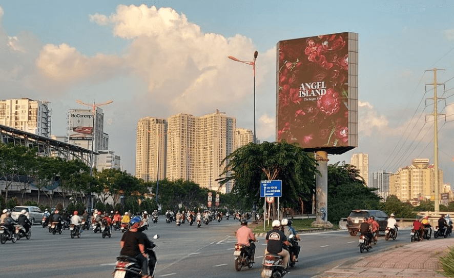 man-hinh-chan-cau-sai-gon Quảng cáo màn hình LED chân cầu Sài Gòn