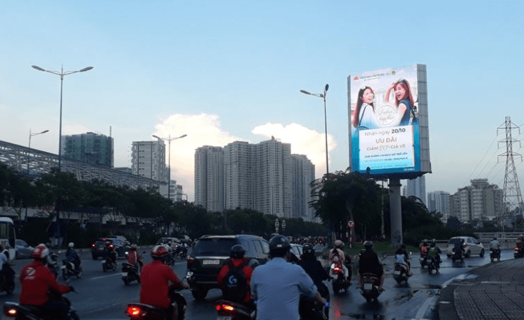 man-hinh-chan-cau-sai-gon Quảng cáo màn hình LED chân cầu Sài Gòn